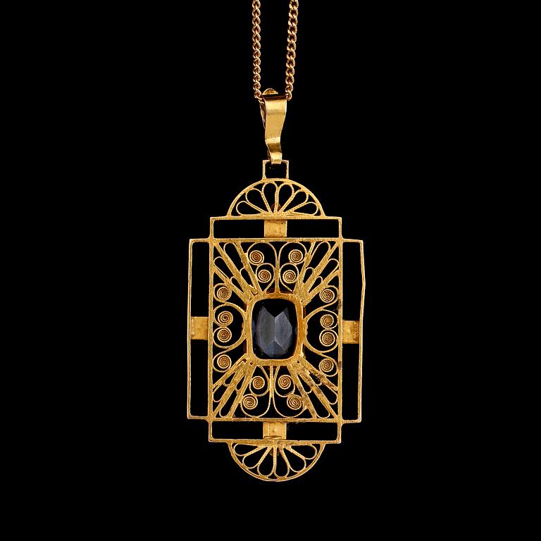 HÄNGE, 18K guld, akvamarin och orientpärlor,  Guldvaruaktiebolaget, Malmö 1947. Total vikt ca 8,2 g.