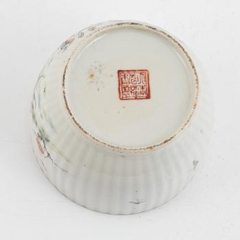 A porcelain bowl, China, late Qing dynasty, end of the 19th century.