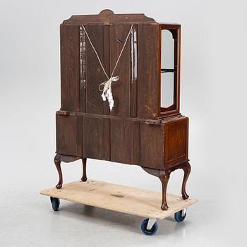 A dispay cabinet, first part of the 20th Century.