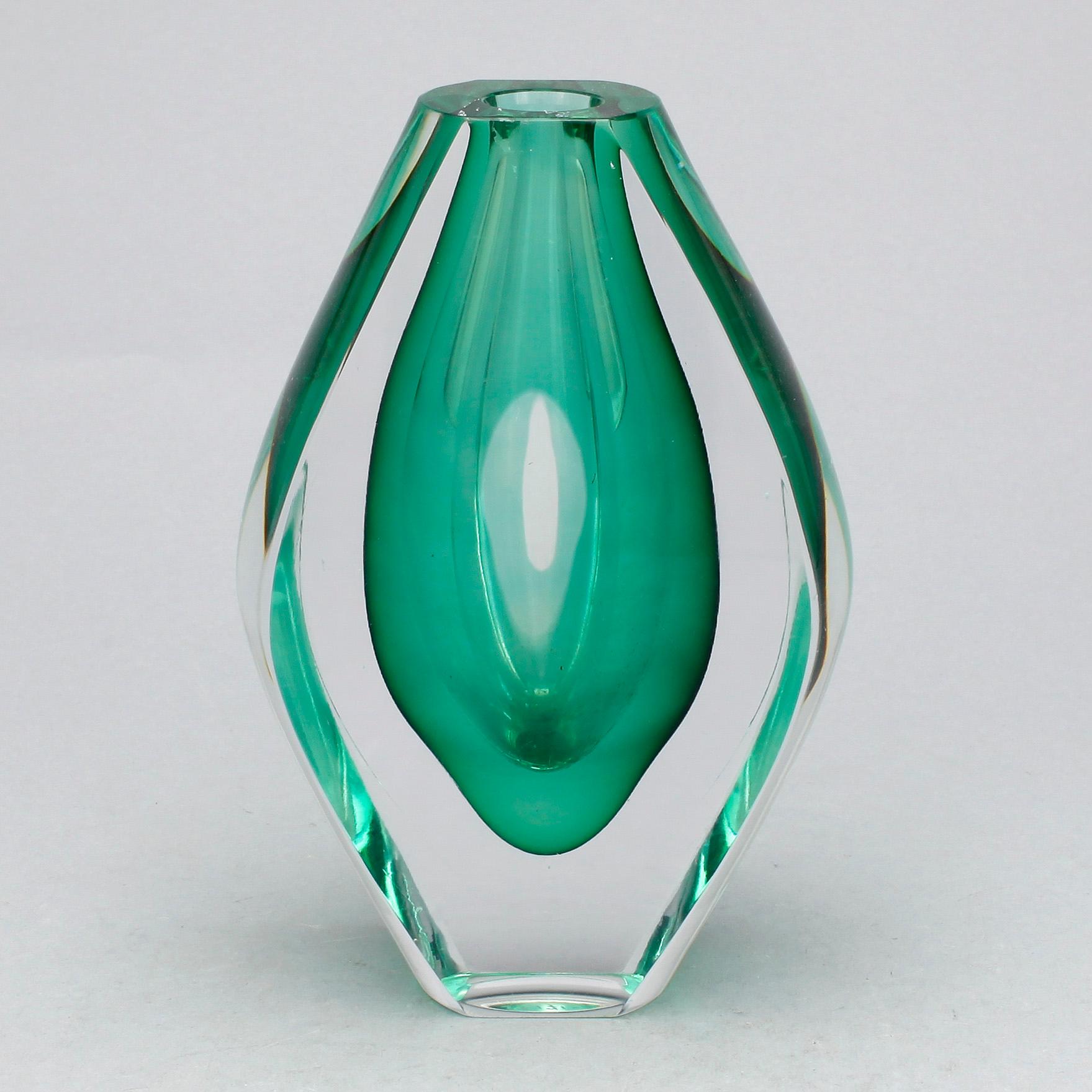 VAS, glas, Mona Morales Schildt, Kosta, 1900-talets andra hälft. Märkt undertill:  "SS 171".