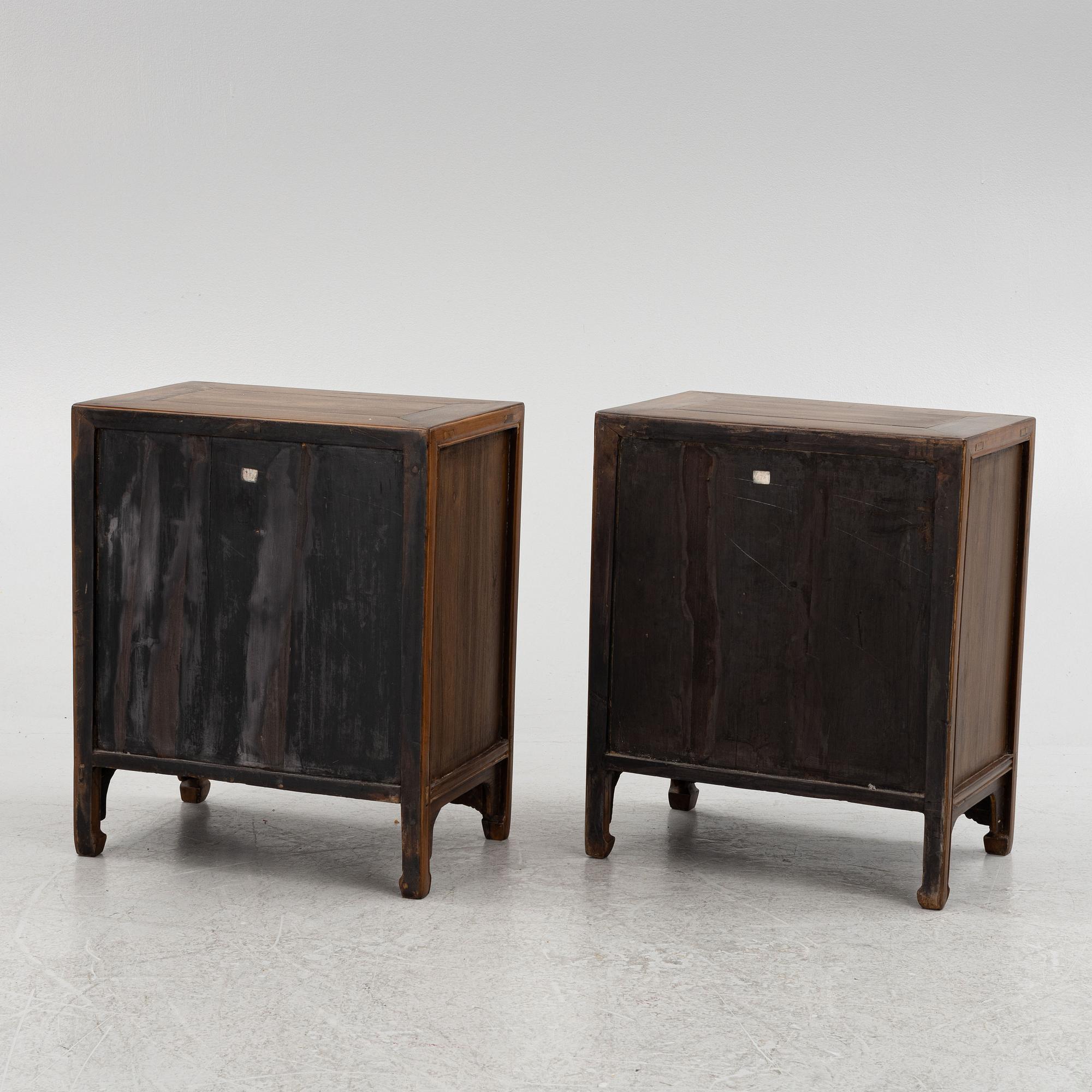 Sängbord, ett par, Kina, 1900-tal.