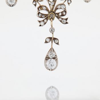 Brosch/hänge 14K guld och silver med gammal- och rosenslipade diamanter.