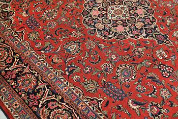 A semi-antique Keshan carpet, approx. 370 x 272 cm.