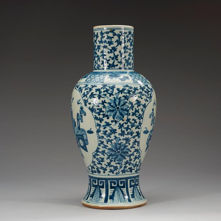 A blue and white vase, Qing dynasty (1644-1912).