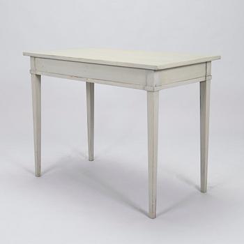 Skrivbord, gustaviansk stil, 1900-tal och stol, gustavianskt provinsarbete, 1700-talets slut.