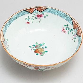 A famille rose export porcelain bowl,