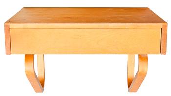 83. Alvar Aalto, KONSOLHYLLA MED LÅDA.