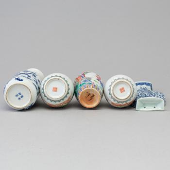 Four chinese porcelain vases, wall vase, bowl and dish, late 19th/20th century.
