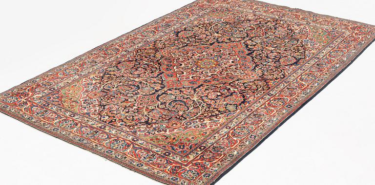 A rug, semi-antique, Sarouk, ca 200 x 129 cm.