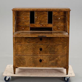CHIFFONJE, omkring 1800-talets mitt.