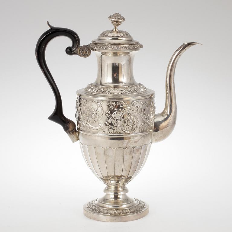 KAFFEKANNA, silver, empire, Gustav Möllenborg, Stockholm, 1836. Vikt ca 1130 gram.