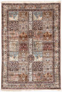 Matta, orientalisk, silke, ca 305 x 205 cm.
