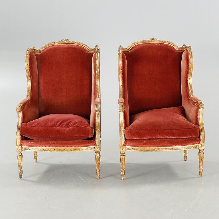 A pair of lounge chairs from the first half of the 20th century.