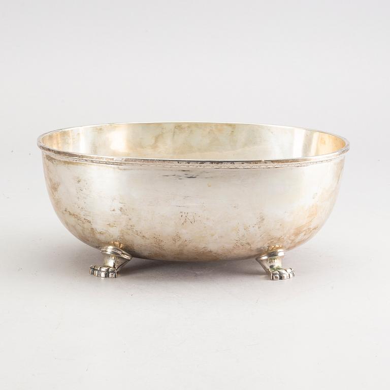 A Swedis 20th century silver bowl mark of WA Bolin  Stockholm 1945, length 29, height 11 cm, weight 1160 gr.