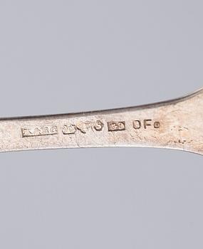 SAMESKEDAR, 12 st samt SOCKERTÄNGER, 2 st, silver, 1900-talets andra hälft. Vikt ca 192 g.