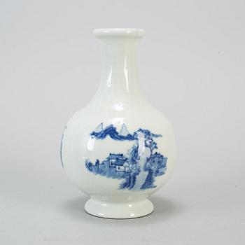 A Chinee blue and white vase, 20th century.
