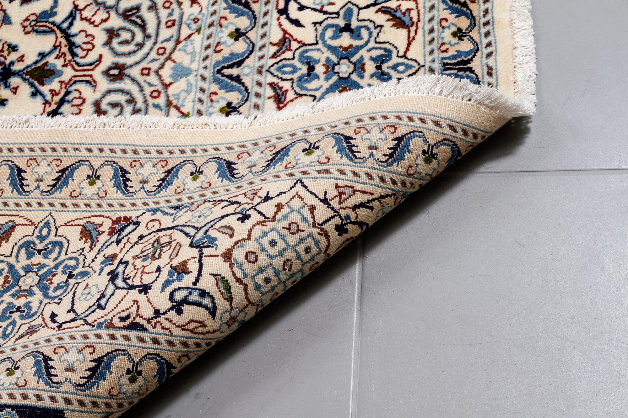MATTA, Nain, part silk, 300 x 200 cm.