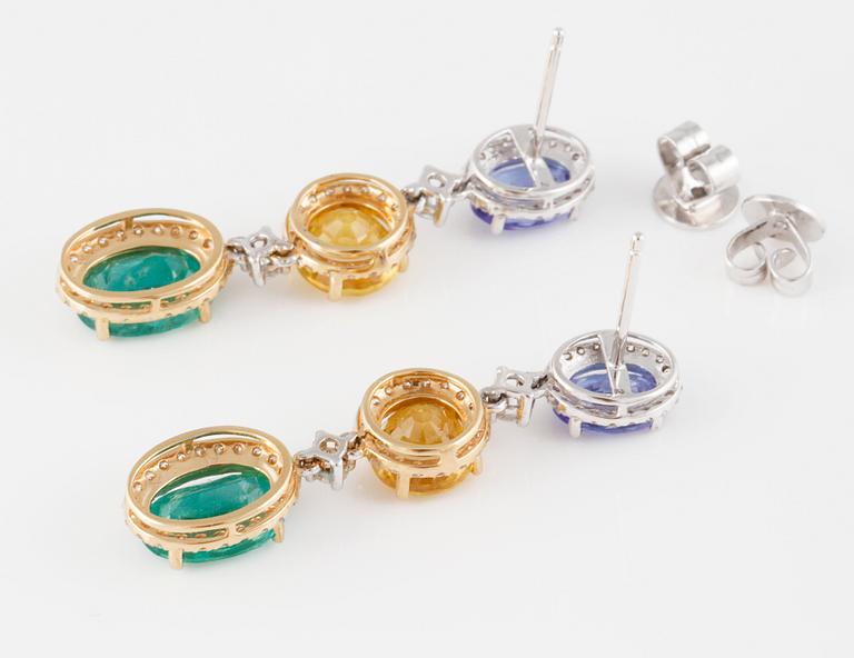 ÖRHÄNGEN, 18K vitguld med briljantslipade diamanter ca 0.70 ct och fasettslipade tanzaniter, gula safirer samt smaragder.