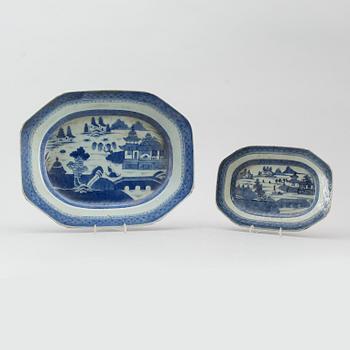 STEKFAT, 2 st, kompaniporslin, Kina, omkring år 1800.