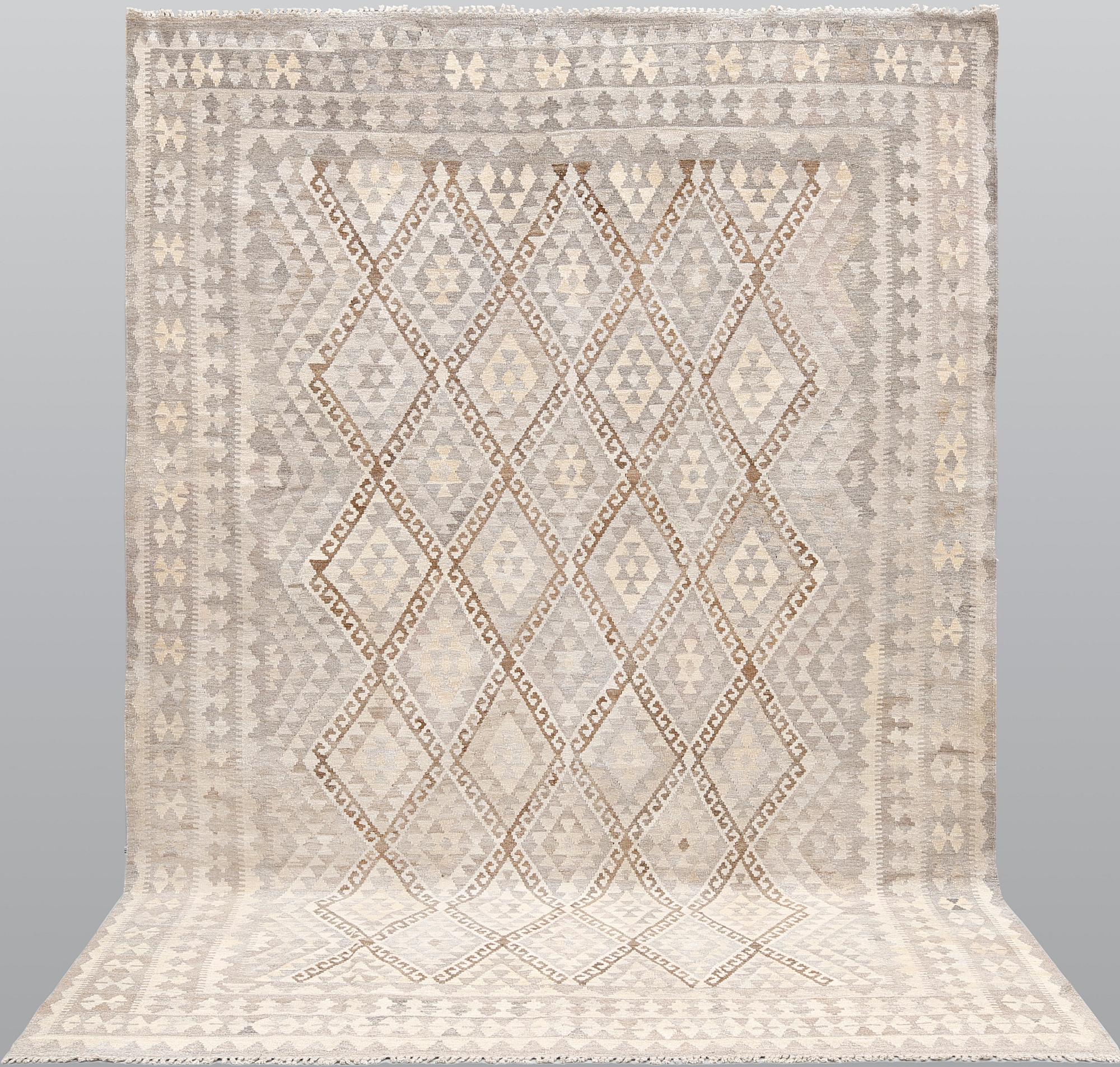A kilim carpet, ca 312 x 220 cm.