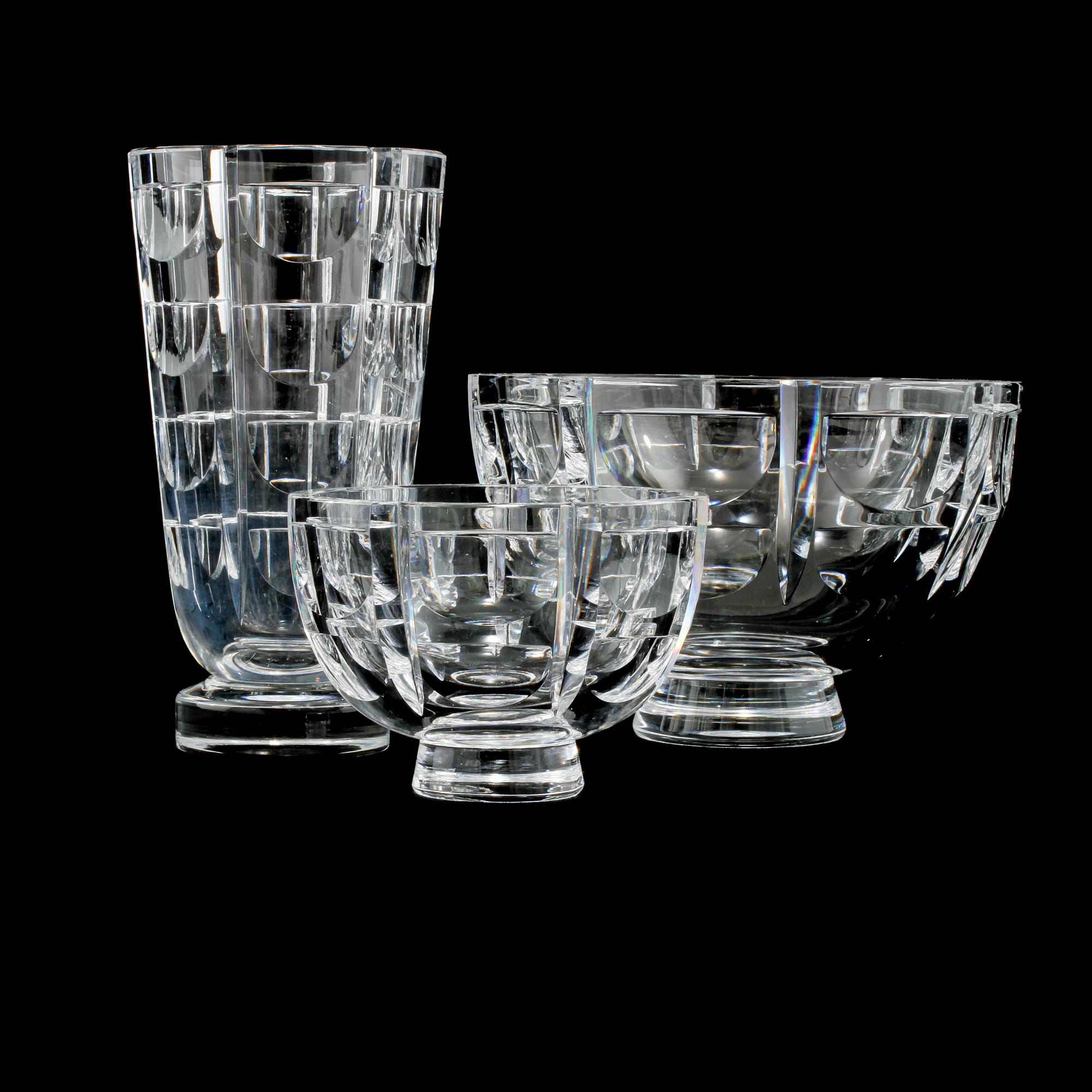 VAS samt SKÅLAR, 2 st, glas, "Tusen fönster", Simon Gate, Orrefors, modell formgiven 1934.