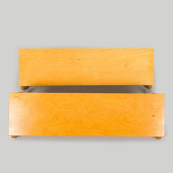 Alvar Aalto, vägghyllor, 2 st, modell 112A för O.Y. Huonekalu- ja Rakennustyötehdas A.B. 1900-talets mitt.