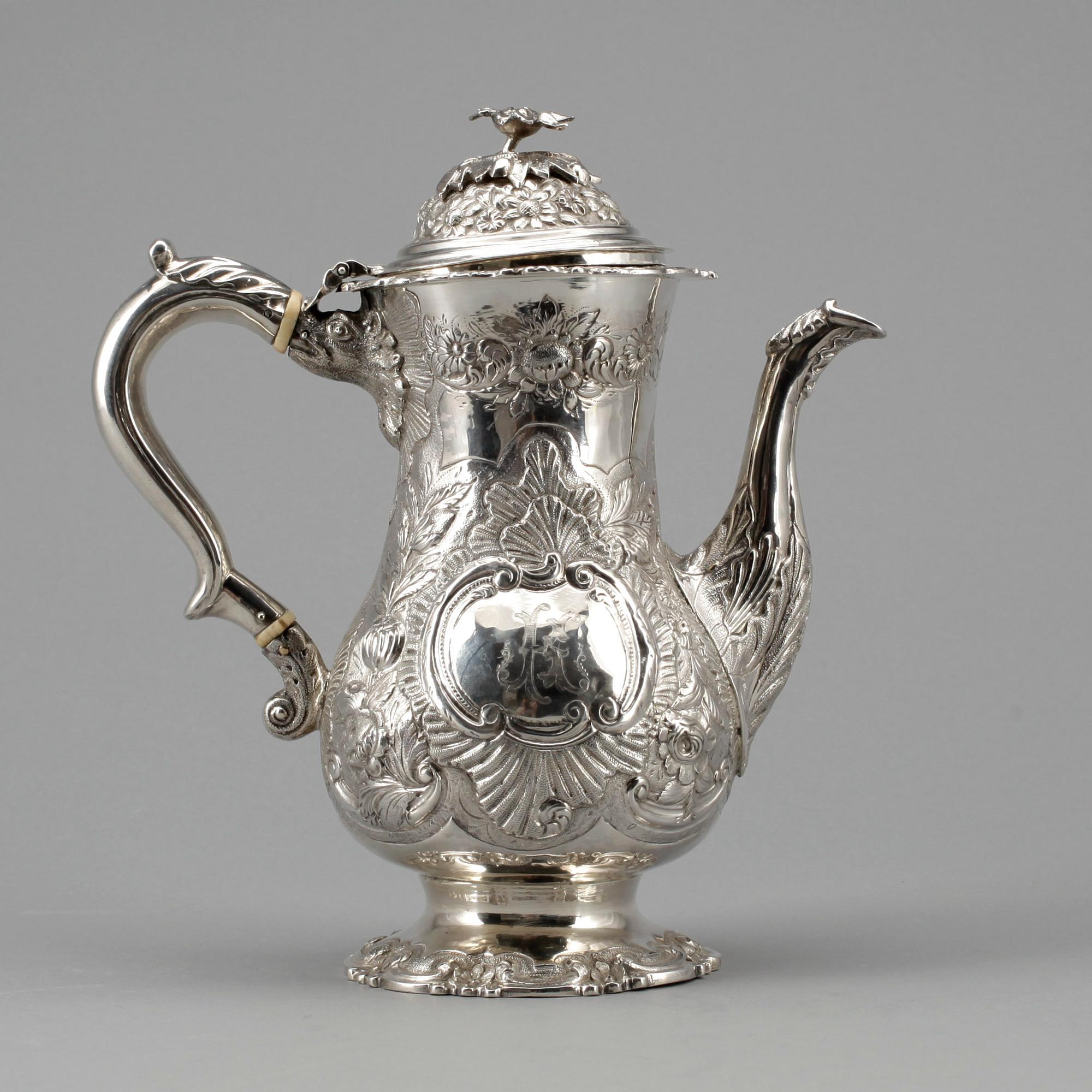 KAFFEKANNA, silver, London England 1835. Vikt ca 940 gram.