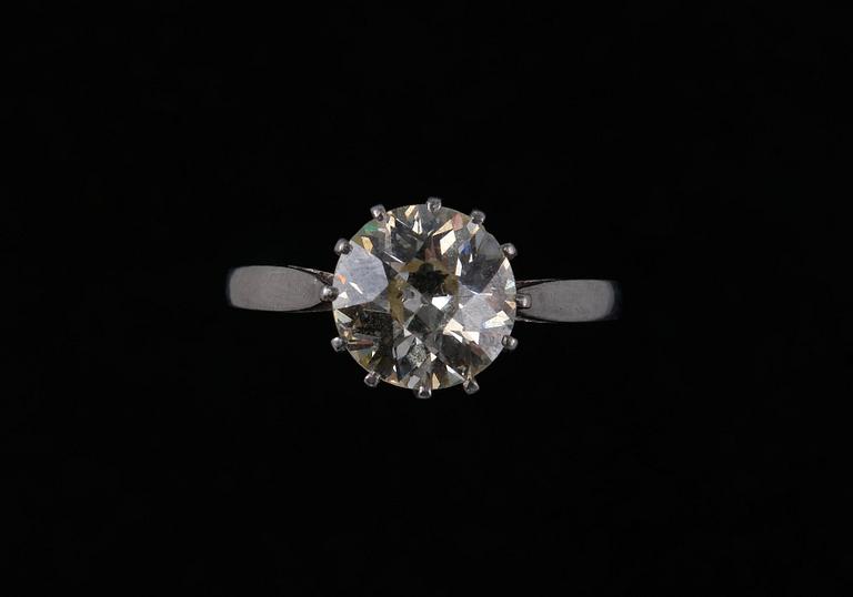 A RING, old cut diamond c. 1.80 ct. I/J/si. Weight 4 g.