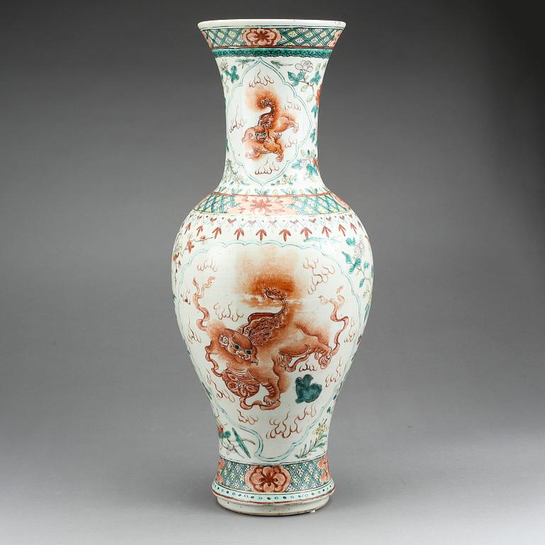 VAS, porslin, Kina, 1900-tal.