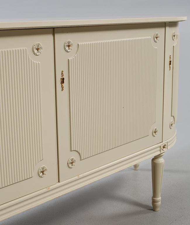 SIDEBOARD, gustaviansk stil, 1900-talets andra hälft.