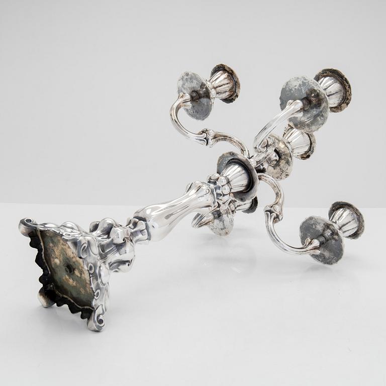 Kynttelikkö, hopeaa, Kultakeskus, Hämeenlinna 1965.