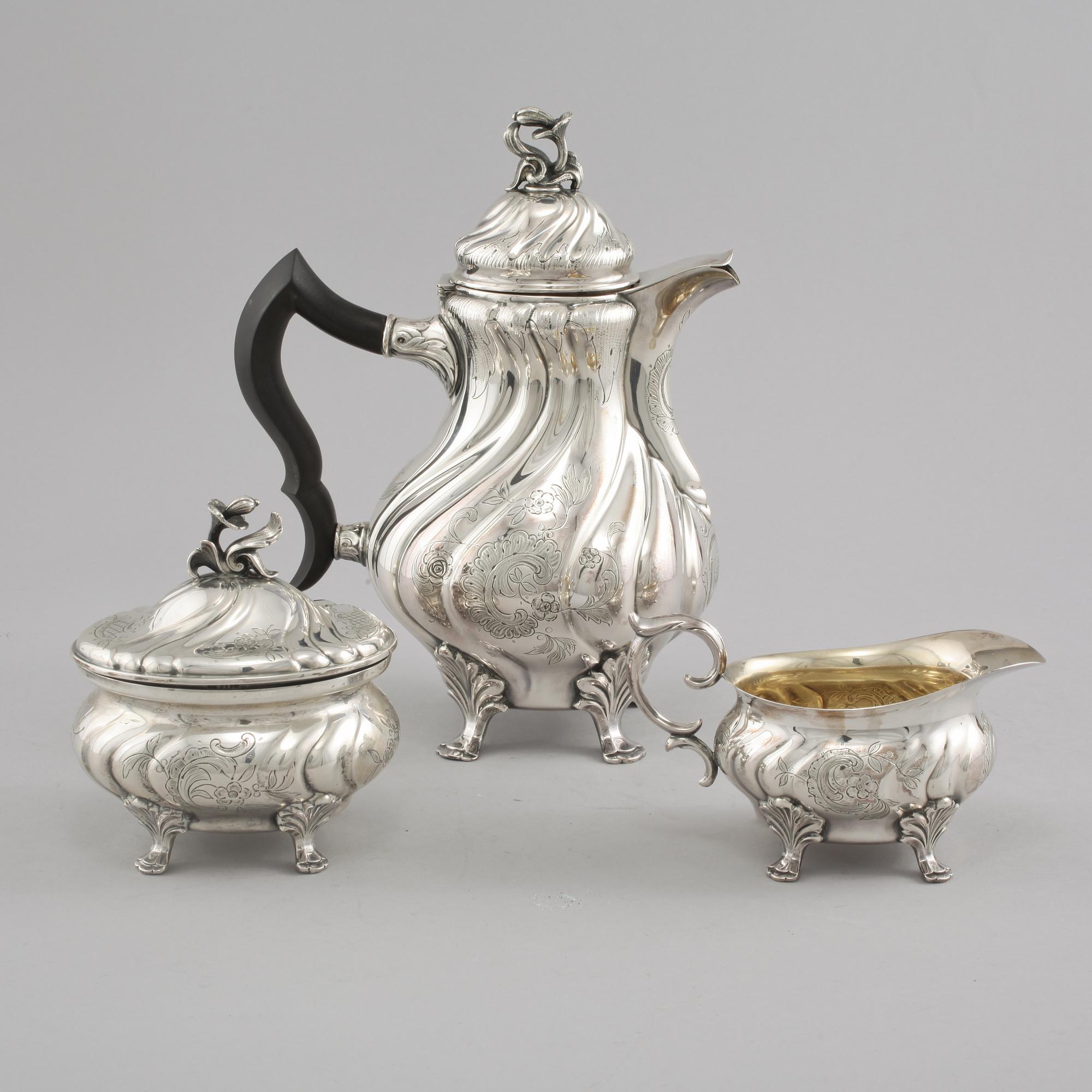 KAFFESERVIS, 3 delar, rokokostil, C.G Hallberg, Stockholm, 1947. Vikt 1305 g.