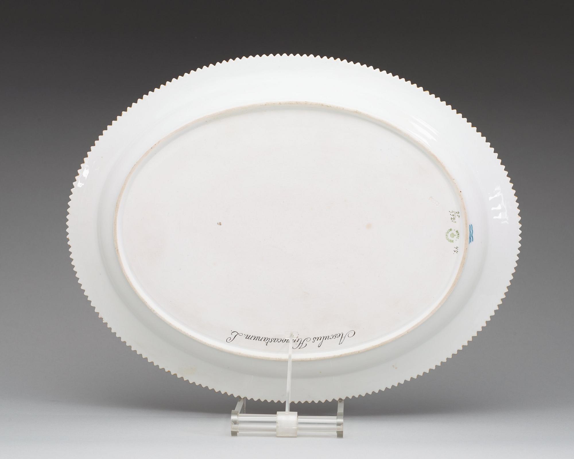 SERVERINGSFAT, porslin. "Flora Danica", Kungl Dansk, 1900-tal.