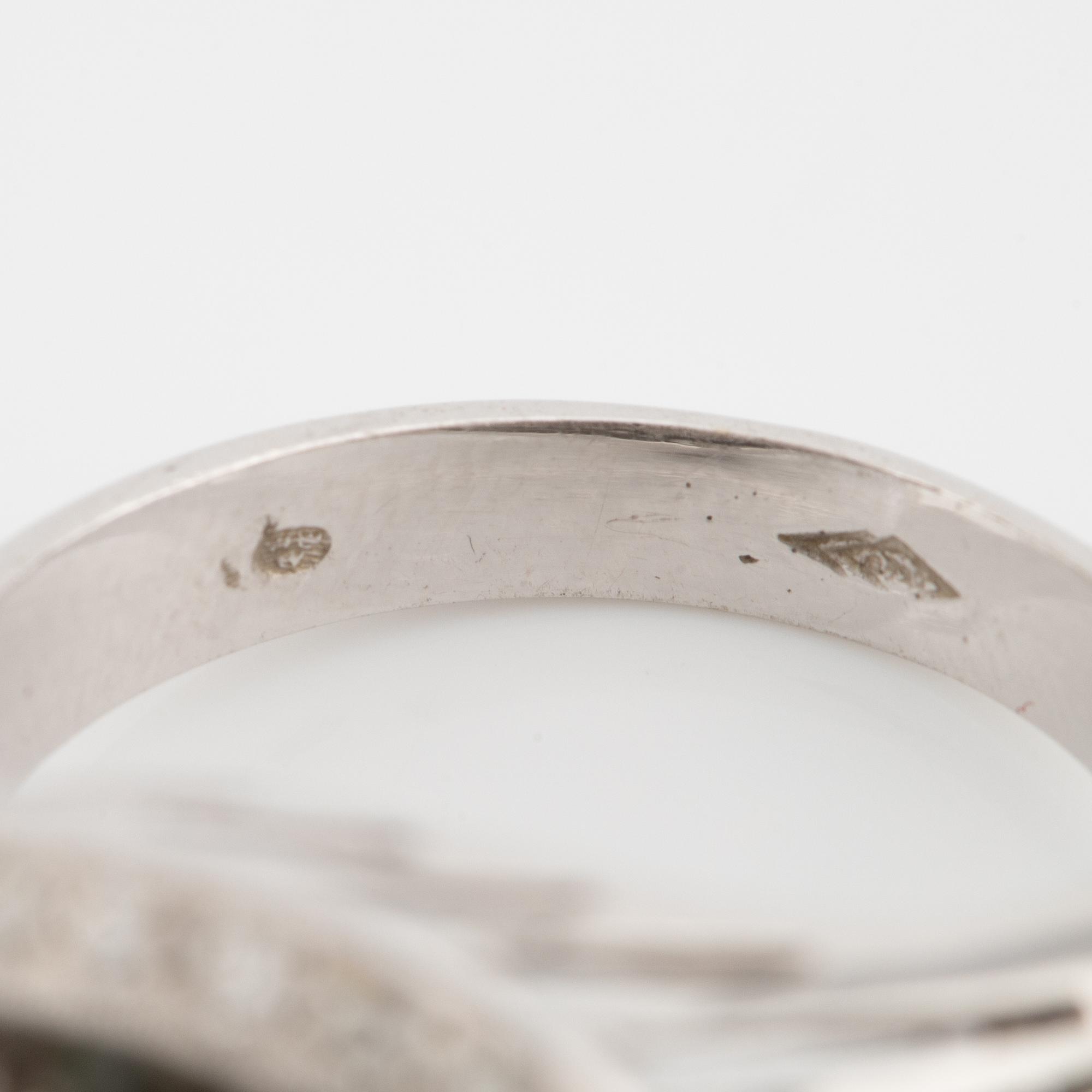 Ring, 18K white gold set with brilliant-cut and octagonal-cut diamonds.