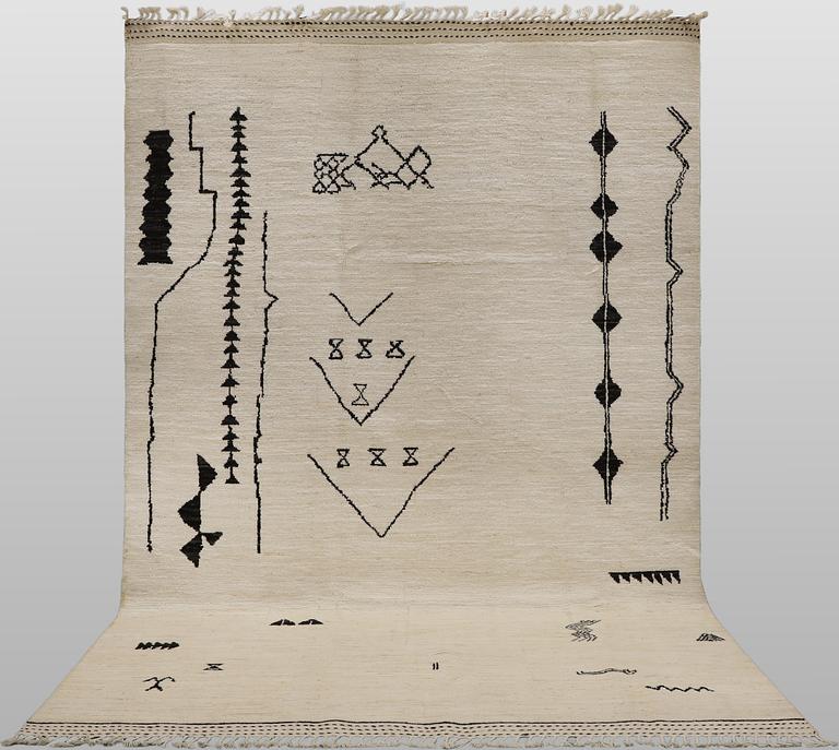 A Moroccan design carpet, c. 306 x 201 cm.