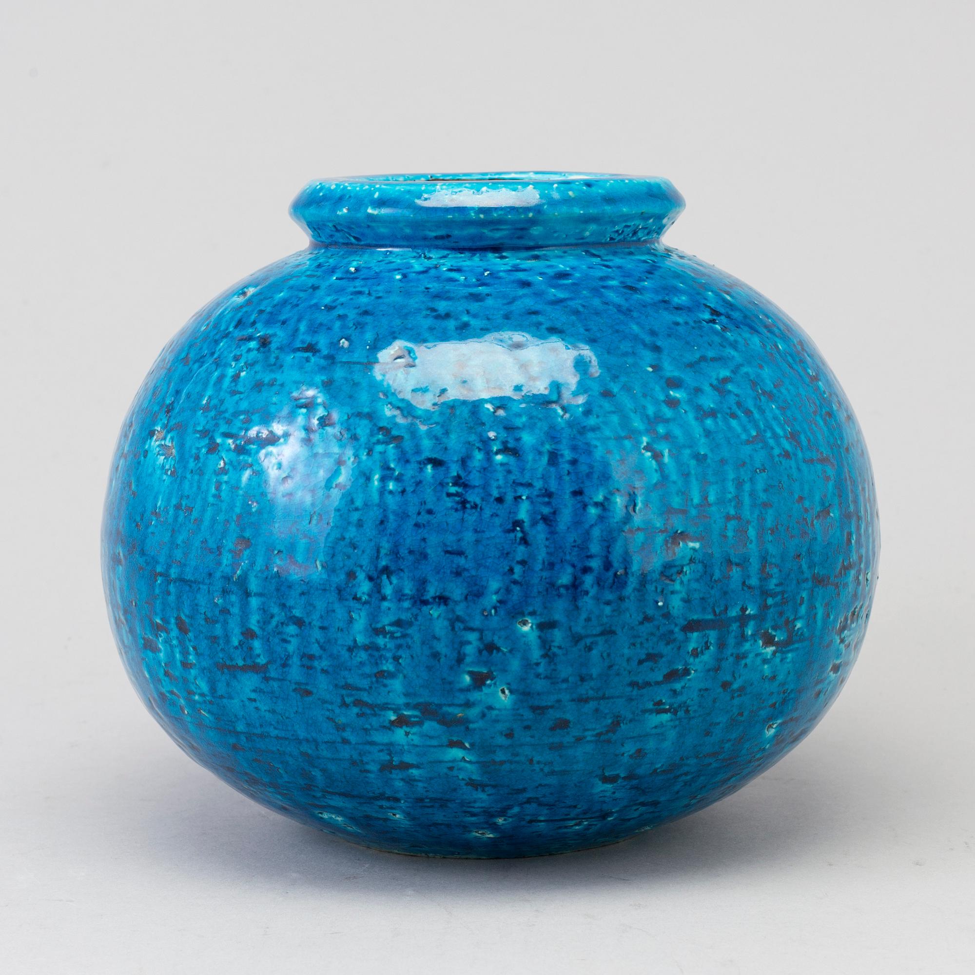 A Gunnar Nylund stoneware vase from Rörstrand, 1960s.