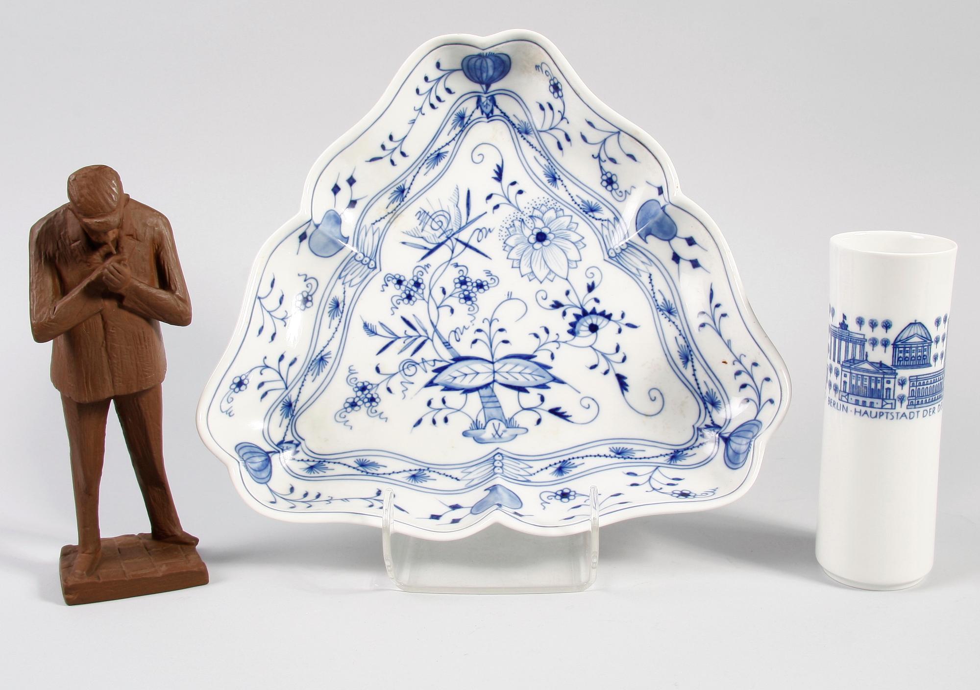 PARTI MEISSEN, 3 delar. Figurin, fat samt vas.