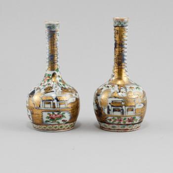 VASER, ett par, porslin, Kina, 1800-tal.