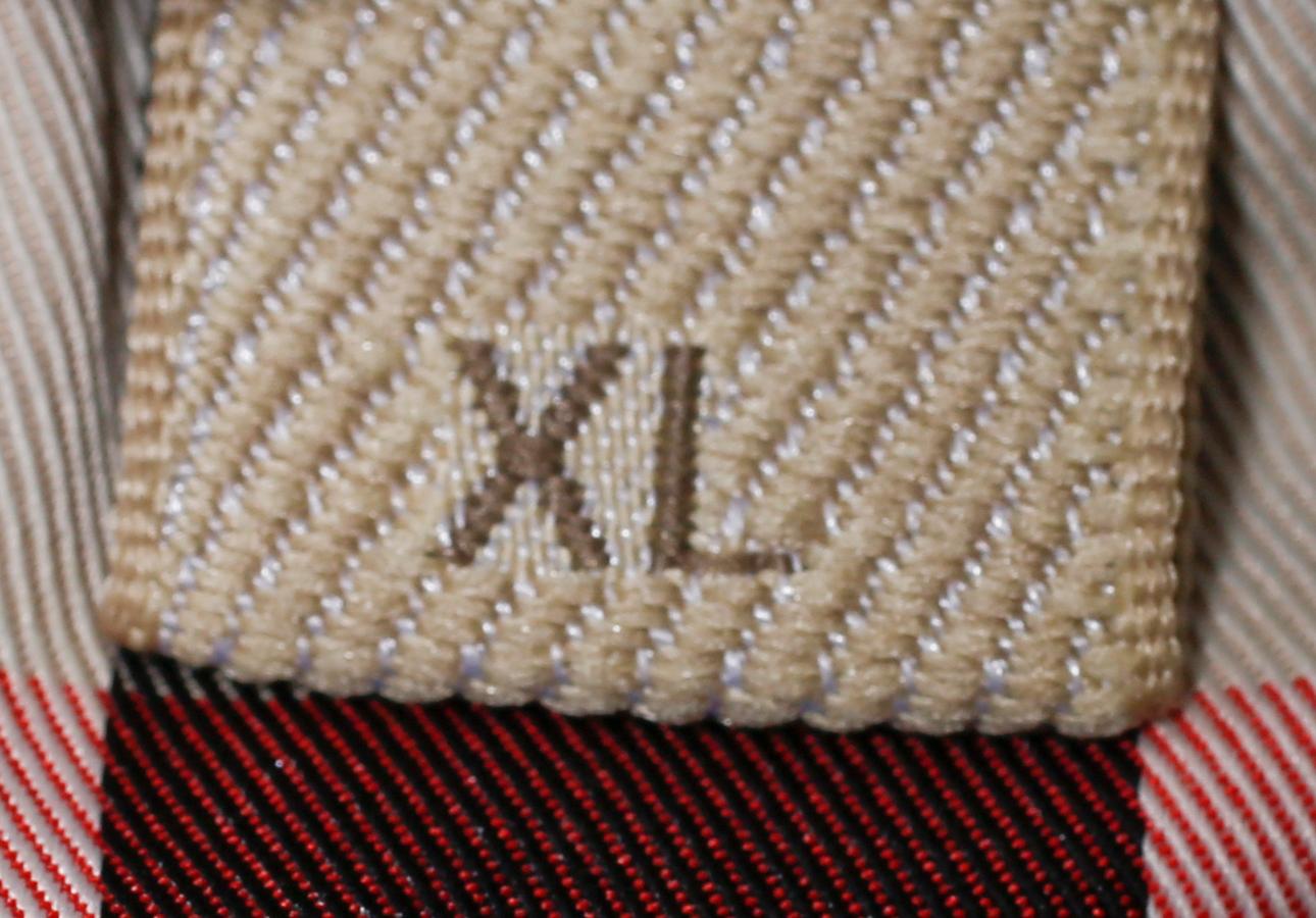 DUNVÄST, Burberry.