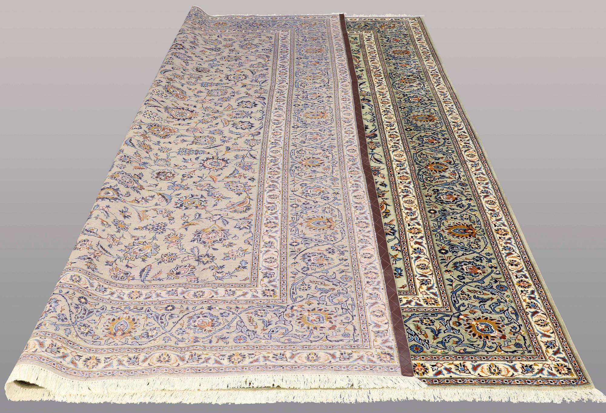 A carpet, Kashan, ca 414 x 310 cm.