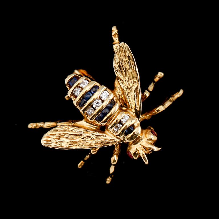 BROSCH, 18K guld, diamanter och blå safirer.