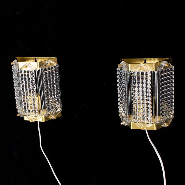 A pair of glass and brass wall lights by Wiktor Berndt for Swedish Crystal, 1970's.