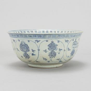 A blue and white bowl, Thailand, 17th Century.