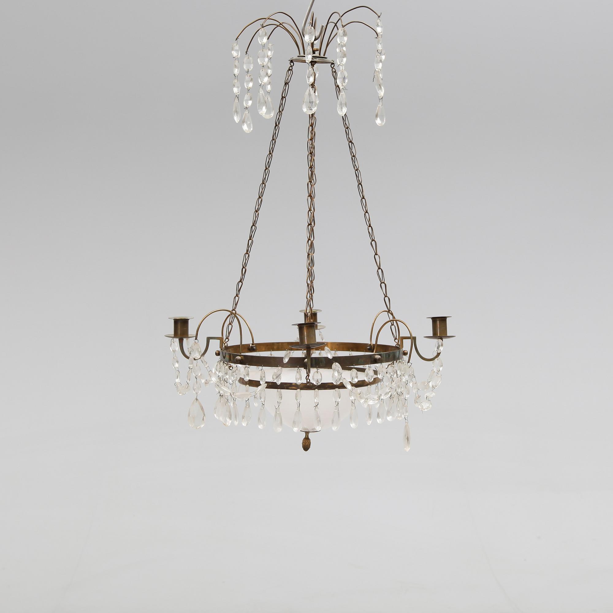 TAKAMPEL, sengustaviansk, 1800-talets första hälft. Höjd ca 65 cm.