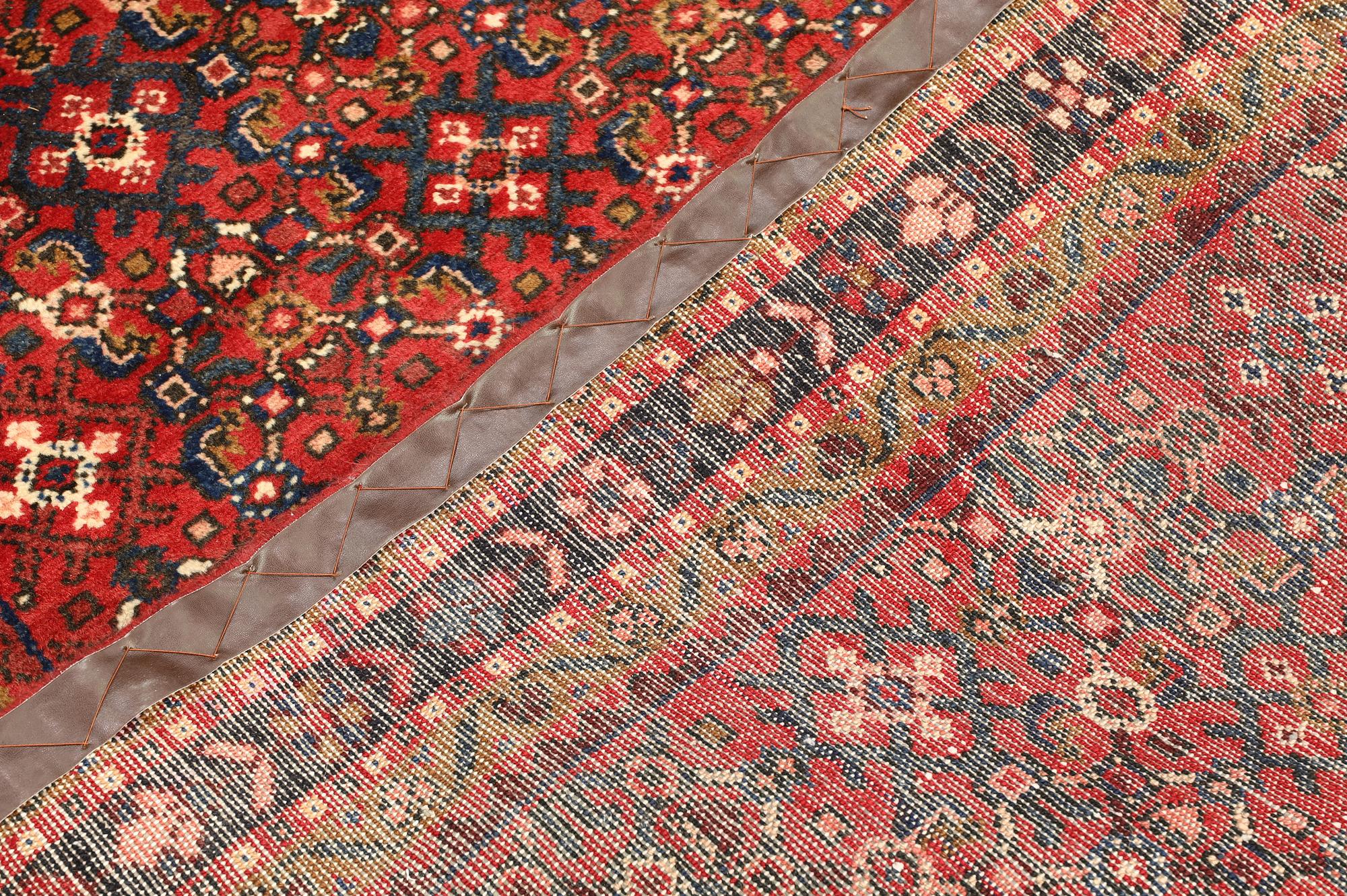 A Hamadan runner, approx. 425 x 108 cm.