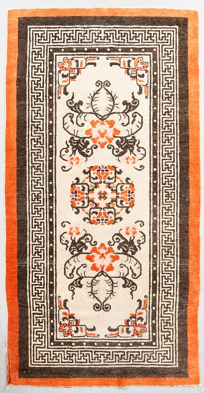 A Chinese antique carpet ca 174x93 cm.