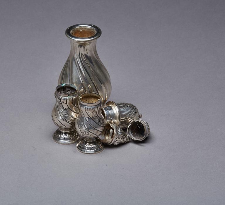 SOCKERRUSKA, SALT- och PEPPARSTRÖARE, silver, svenska importstämplar samt Danmark 1900-talets andra hälft, vikt ca 250 g.
