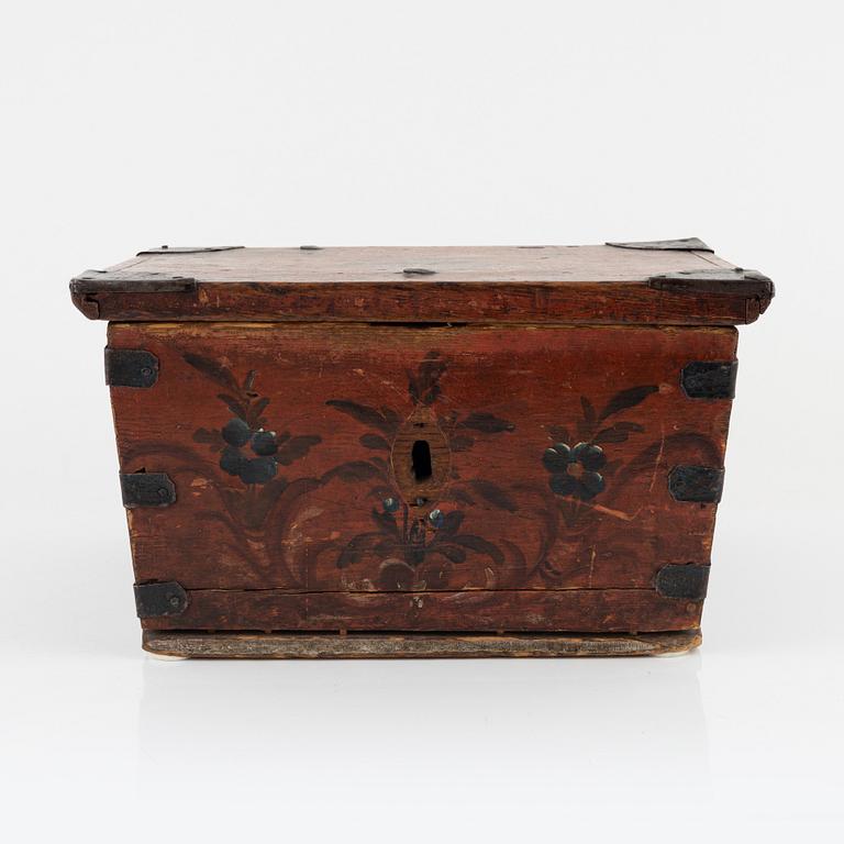 A Swedish painted chest from Jämtland, 18th/19th century.