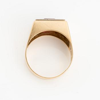 Ring, 18K guld med syntetisk rubin samt åttkantslipade diamanter.