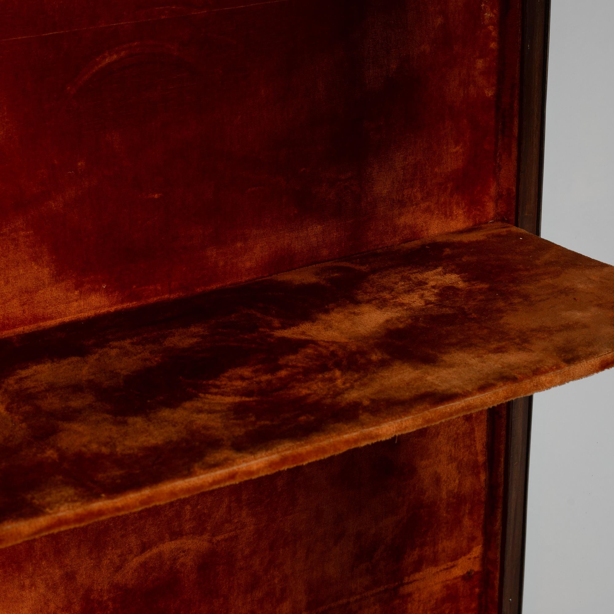 A Louis XVI style display cabinet, first part of the 20th Century.